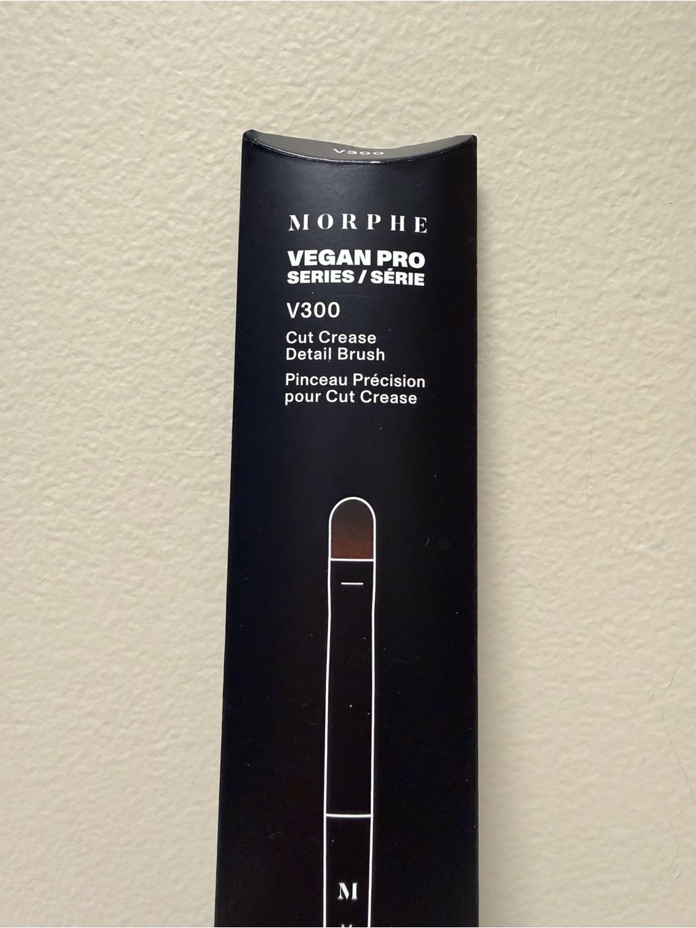 Morphe Vegan Pro V300 Cut Crease Detail Brush - Black